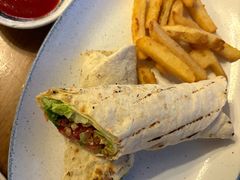 沙威码鸡肉卷伴蒜酱和薯条-FISH&POTATO Cō(地中海美食 万象城店)