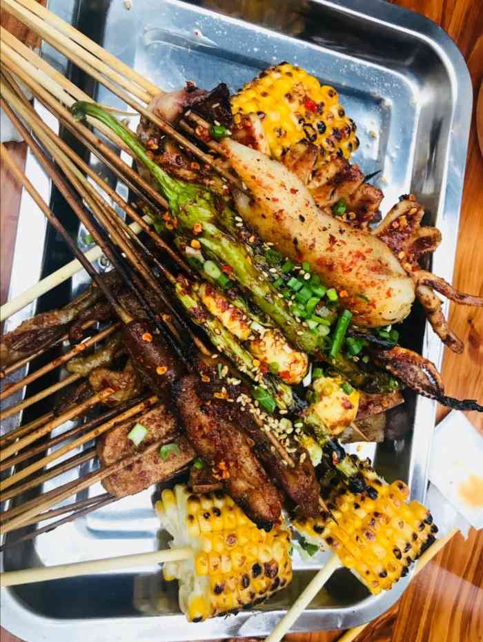 月牙山烧烤住宿-"正好住在峨眉山下 就顺带着打卡《人生.