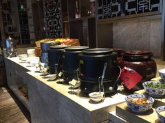 自助取餐区-烟台中泽华羿铂尔曼酒店·汇·全日餐厅·高空海景自助