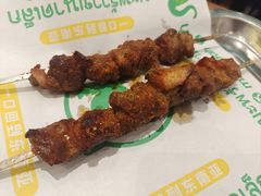 现烤羊肉串-侃爷南门铜锅涮肉