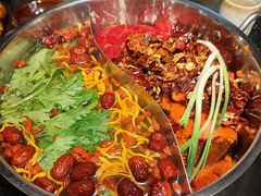 -鹿鸣山草本茶香火锅(园西路店)