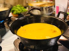 浓厚原只鸡煲花胶汤-鲜入围煮花胶鸡海鲜火锅