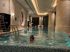 -珠海瑞吉酒店游泳池