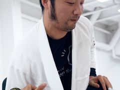 -菠萝格斗巴西柔术训练馆