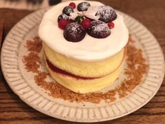 杂莓酸奶油松饼-無早咖啡