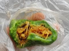 艾叶咸蛋黄肉松青团-王家沙点心店(南京西路总店)