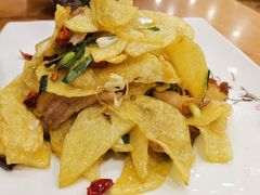 土豆腊肉回锅-石磨豆花家常菜·牦牛排土火锅