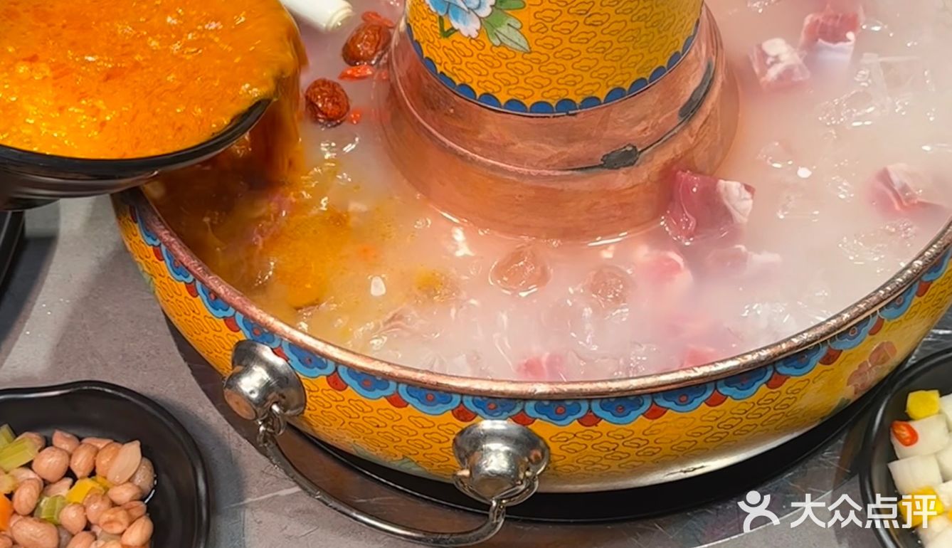 来新疆怎么能不吃沙棘火锅呢!!就在乌鲁木齐