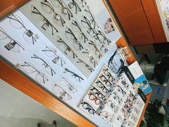 -视野联行眼镜•蔡司•依视路(温江店)