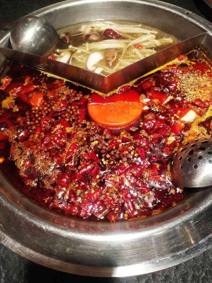 辣叁成烧菜火锅(解放碑店)-"不愧是重庆新晋排队王辣叁成烧菜火锅!