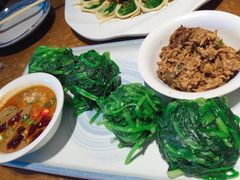 沾汁菠菜茼蒿-95号酱骨·一块豆腐(展春园西路店)