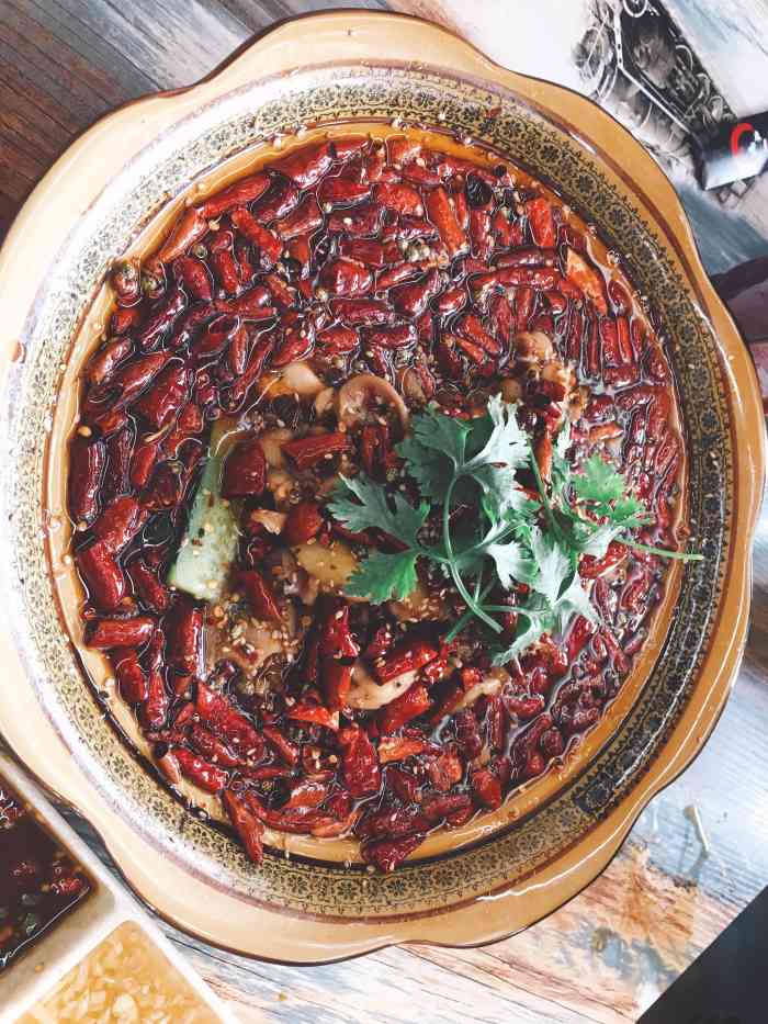 黑灯虾火(经六街店)-"被朋友安利了这家店的小龙虾,种草很久,终.