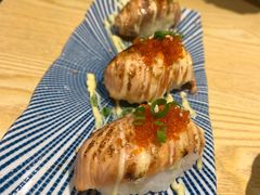 火焰焦糖三文鱼寿司-津之港·日本料理·铁板烧