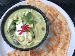 绿咖喱鸡肉配饼-Fern Forest Cafe