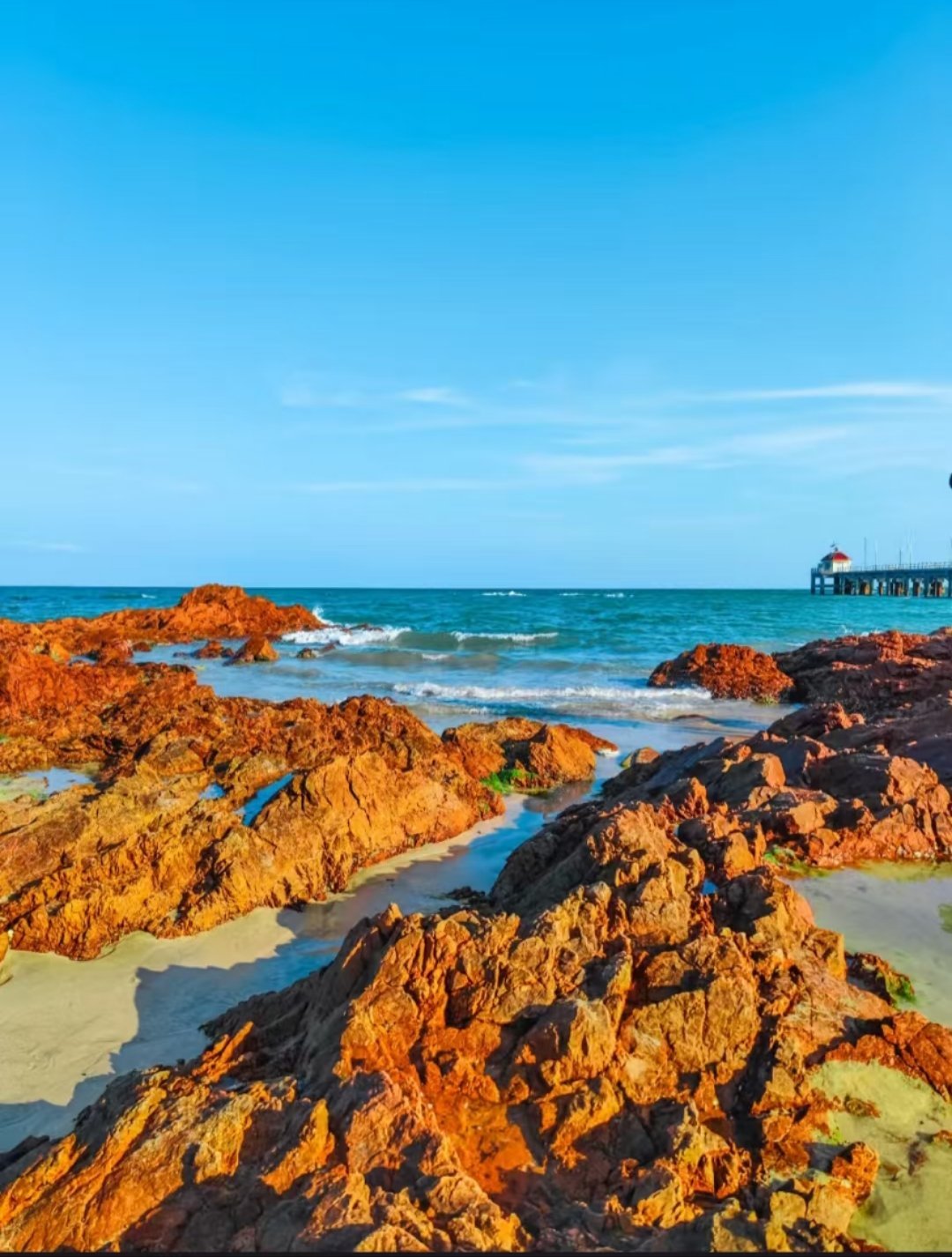 博鳌 红石滩的色彩,是海与火交织的浪