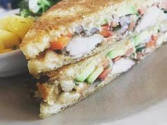 -ROAST coffee & eatery