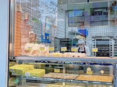 面包甜点陈列柜-鲍师傅糕点(江苏路店)