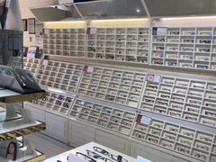 -诺柯视眼镜-蔡司依视路官方工厂店(淞南一店)