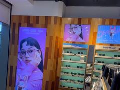 -LOOK眼镜·蔡司依视路配镜(宝山万达店)