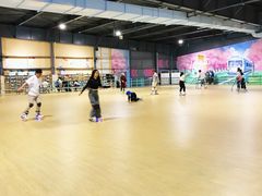 -极限PLAY运动娱乐新世界·团建派对表演休闲馆·室内高空游乐园
