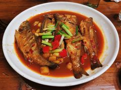 红烧小白鲈鱼-芦茨金富饭庄·25年老字号·专做稻草鸡