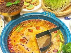 -阿瓦山寨·湘菜现炒·剁椒鱼头王(咸阳总店)