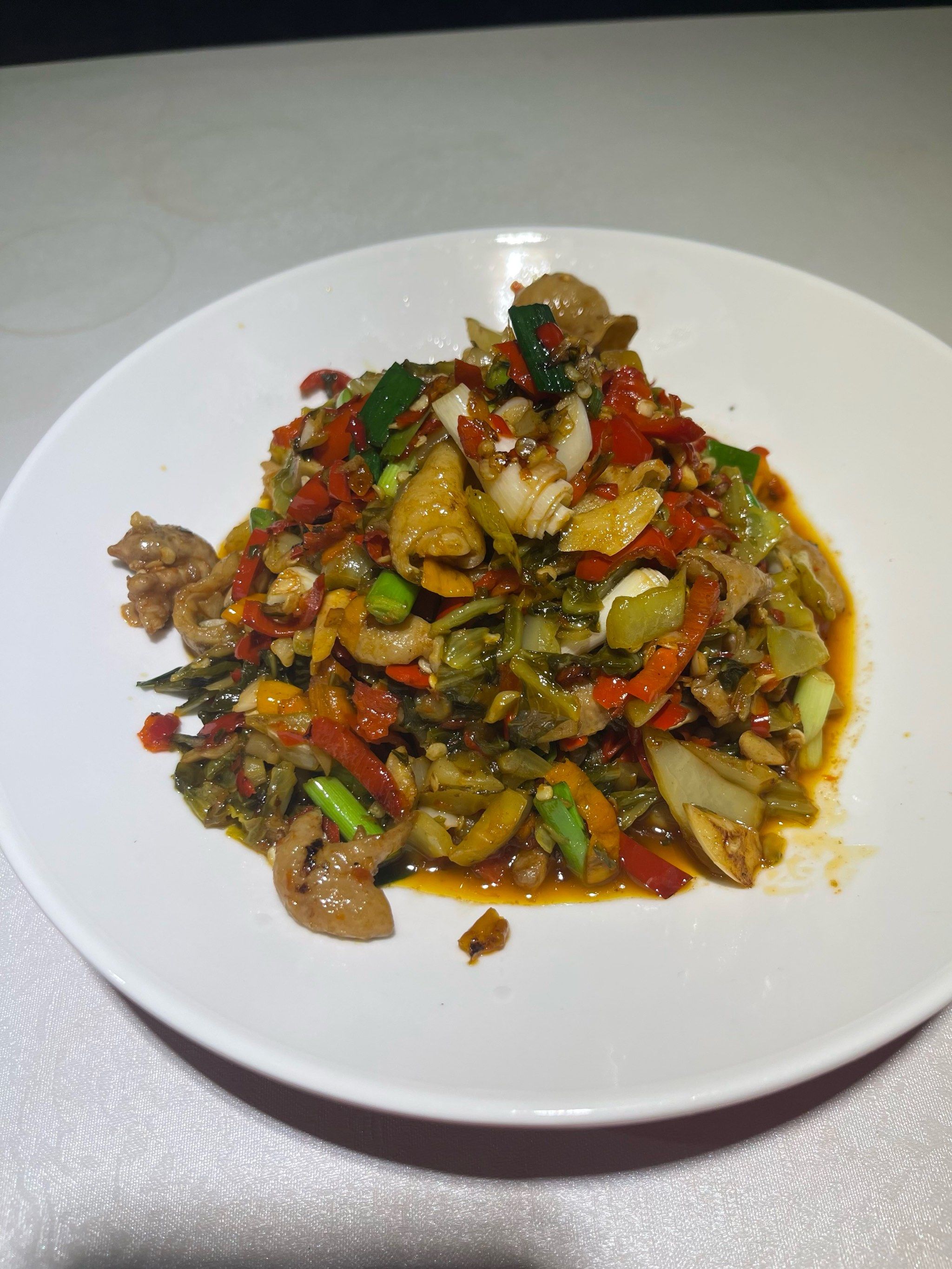 推荐:香辣紫苏鱿鱼须,酸菜炒肥肠,酸萝卜牛肚,干饭酸辣鸡胗,小炒黄