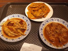 -爆炸头阿姨小四川正宗川味小吃(无任何分店)