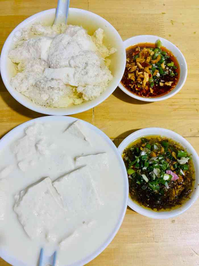 打分    /人 清明回到家乡,吃到了心心念念的豆花饭!真的很好吃啊!