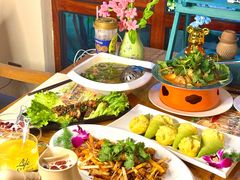 -月亮眼花园餐厅书吧酒吧