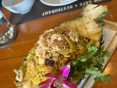 菠萝炒饭-Chom Cafe and Restaurant