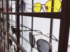 -回瑞眼镜·蔡司·依视路官方授权店(广益路万达店)