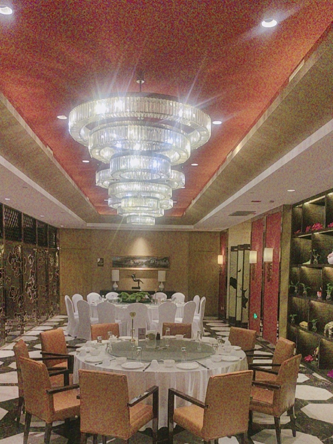 今天包厢满了,坐在散台,环境也很不错呢