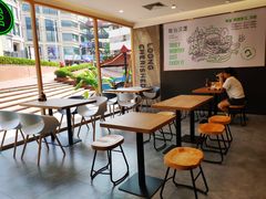 大堂-龙治汉堡(中华城店)