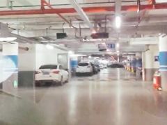 -绿地缤纷城-停车场