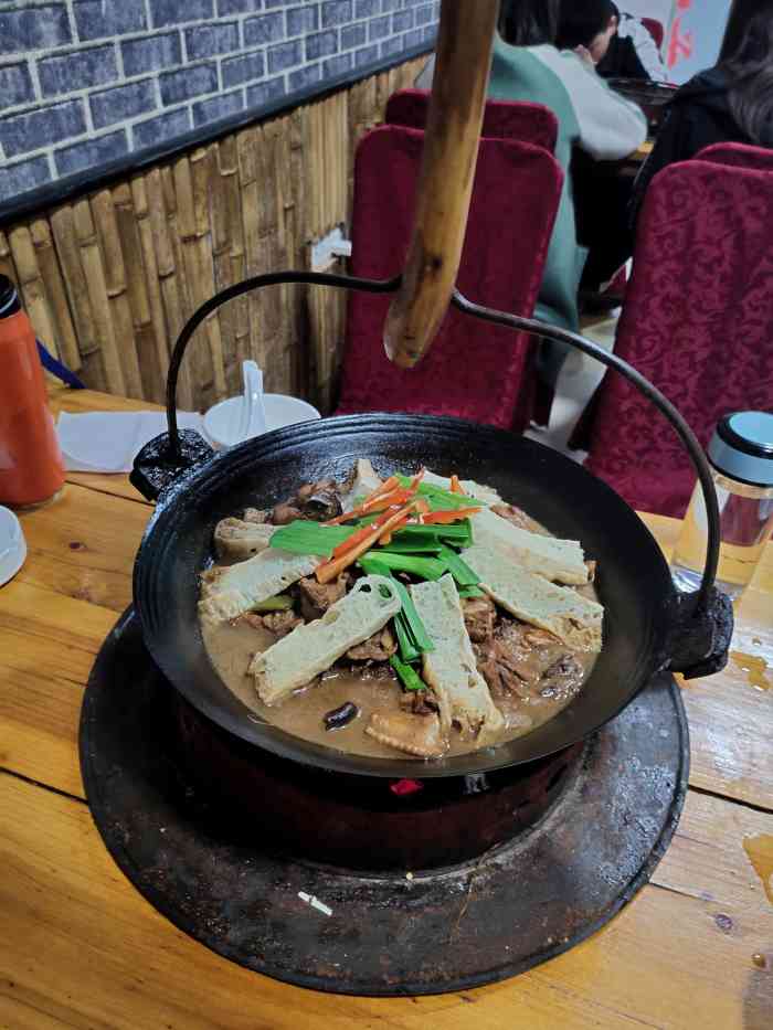 将军源老吊锅-"土味道鲜美 第一次见吊锅 很有新意温.
