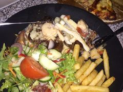 -12 Rocks Beach Bar Cafe