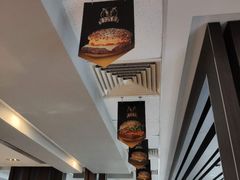 靠窗位-麦当劳(常山服务区得来速店)
