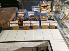 面包甜点陈列柜-Juicy Bakery(大学路店)