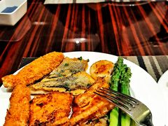 -广州万富希尔顿酒店·感趣自助餐厅·金秋蟹宴生蚝海鲜刺身烧烤