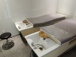 -LESSMORE科技头皮理容中心