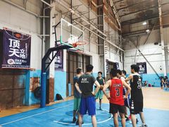 -顶峰篮球俱乐部(南头店)