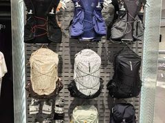-SALOMON萨洛蒙(青岛海信店)