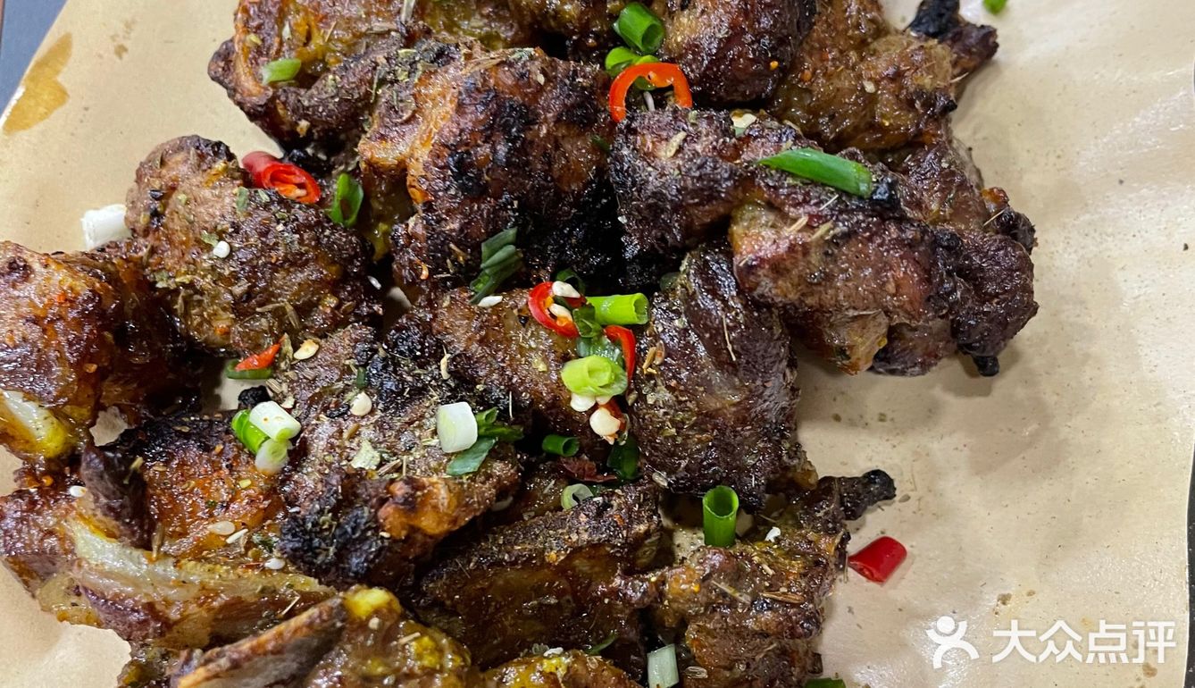 正宗新疆烧烤！听口音就是一股孜然味儿
