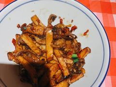 腊肥肠炒杏鲍菇-荆九爷爆炒桥头三嫩(浙大店)