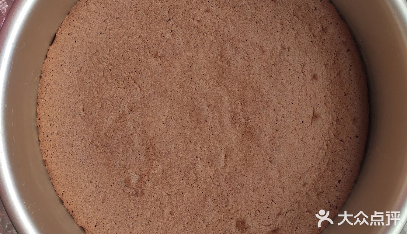 太馋蛋糕了，做了一个巧克力戚风蛋糕，狂放可可粉