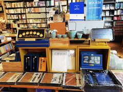 -晓风书屋(浙大紫金港店)