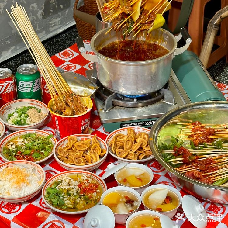 在成都！东郊记忆！吃一次就想下一次的串串…🍢