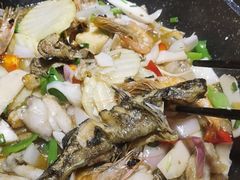 黄辣丁鲜鱼锅-小小河边鱼(天润城店)