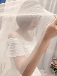 -觅白婚纱礼服馆